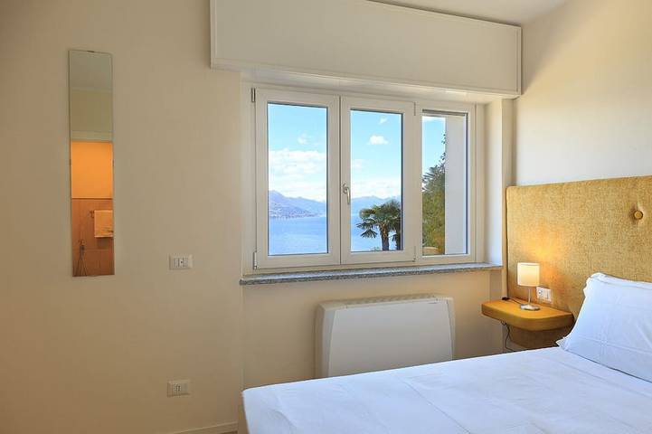 Villa pour 14 personnes, avec jacuzzi ainsi que jardin et balcon à Comune di Stresa - 2