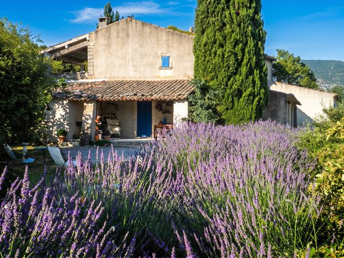 Entire apartment, Welcoming apartment with pool in Oppède 70 m², mountain view in Oppède, Parc naturel régional du Luberon