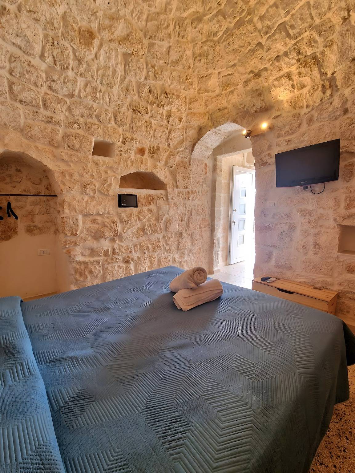Appartement entier, Appartement 'Trullallegro' avec terrasse privée, Wi-Fi et climatisation in Traghetto, Salento