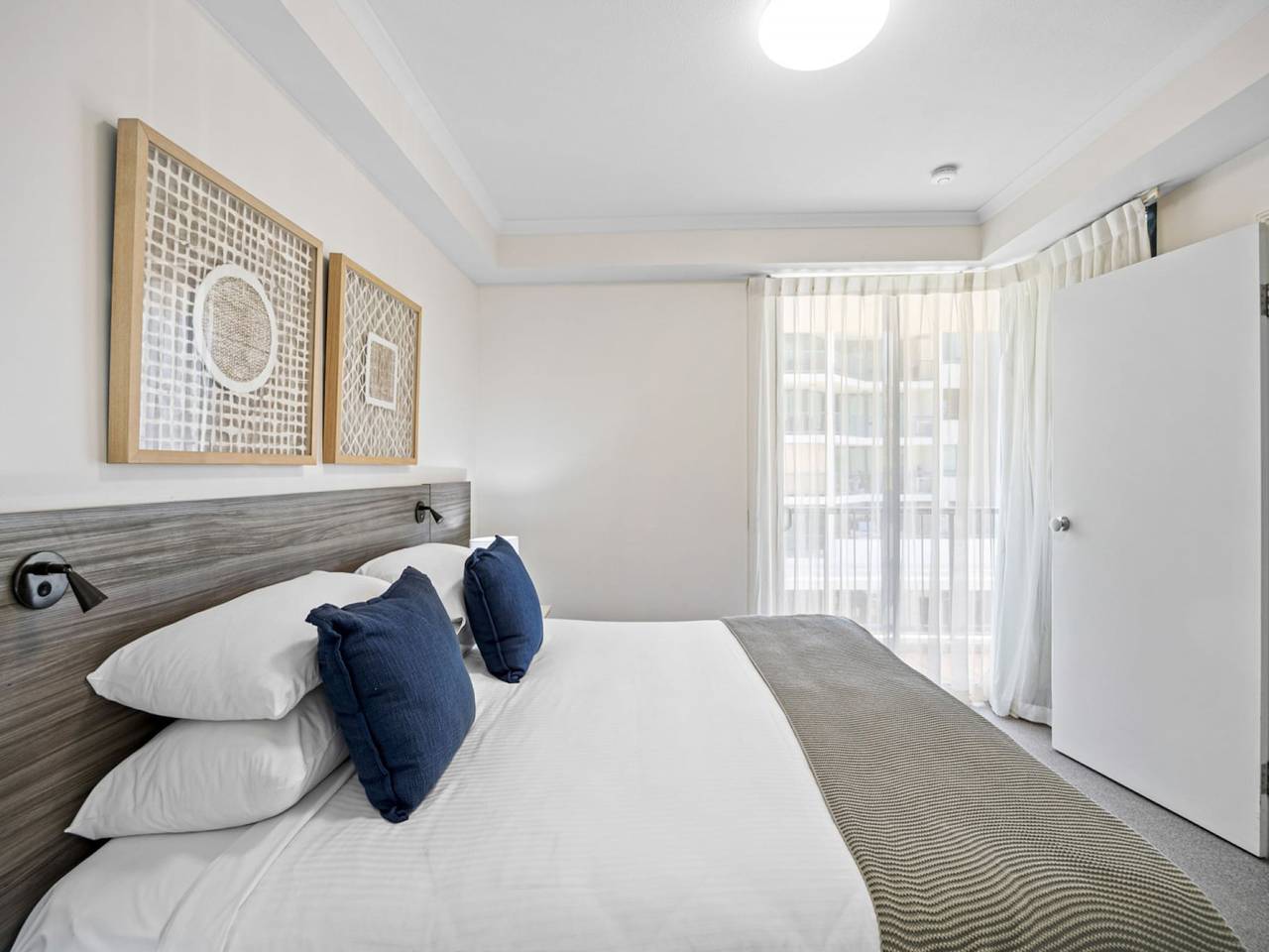 Hel lejlighed, Beachside 2-Bed with Pools, Gym, Bbq and Parking in Alexandra Headland, Sunshine Coast
