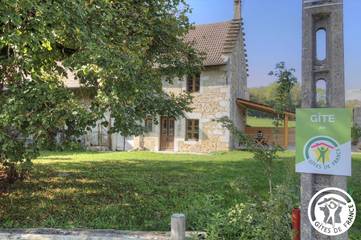 Gîte pour 5 personnes, avec jardin et terrasse dans l' Ain