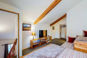 Vacation Apartment for 4 Guests in Ketchum, Sawtooth National Forest, Picture 1