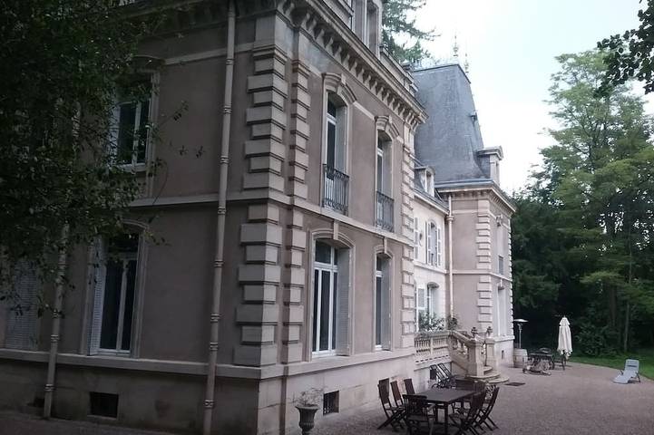 Schlossurlaub in Frankreich (275qm) 7,5 Hektar Park, Pool, romantischer Fluss in Nantois, Bar-le-Duc Region