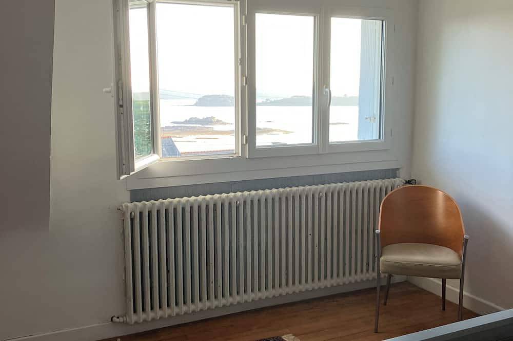 Large Breton house facing the sea, 2 steps from Bréhat island in Ploubazlanec, Côte de Goëlo