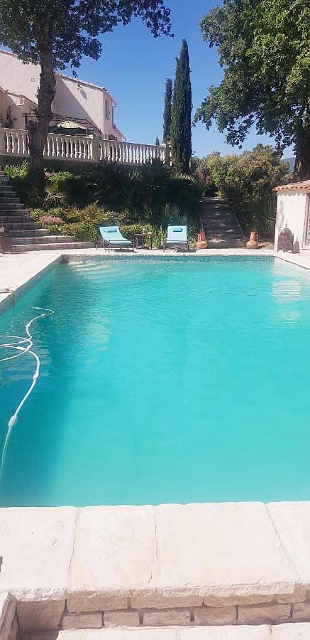 Location de vacances pour 4 personnes, avec vue ainsi que piscine et jardin à La Tour-d'Aigues - 2