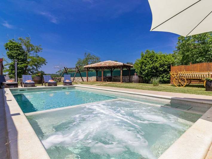 Ferienhaus für 17 Personen, mit Balkon/Terrasse und Terrasse sowie Whirlpool und Pool in Barban - 3