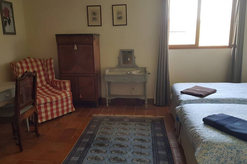 Chambre d’hôtes « Chevreuil » avec piscine partagée, jardin commun et Wi-Fi in Hauterives, Région de Valence