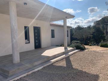 Location de vacances pour 13 personnes, avec piscine et jardin à Flassans-sur-Issole