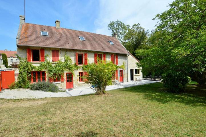 Location de vacances pour 10 personnes, avec Terrasse ainsi que Jardin et Vue à Fontaine-Henry