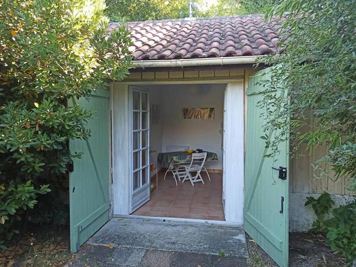 Location de vacances pour 2 personnes, avec terrasse et jardin à Herm - 2