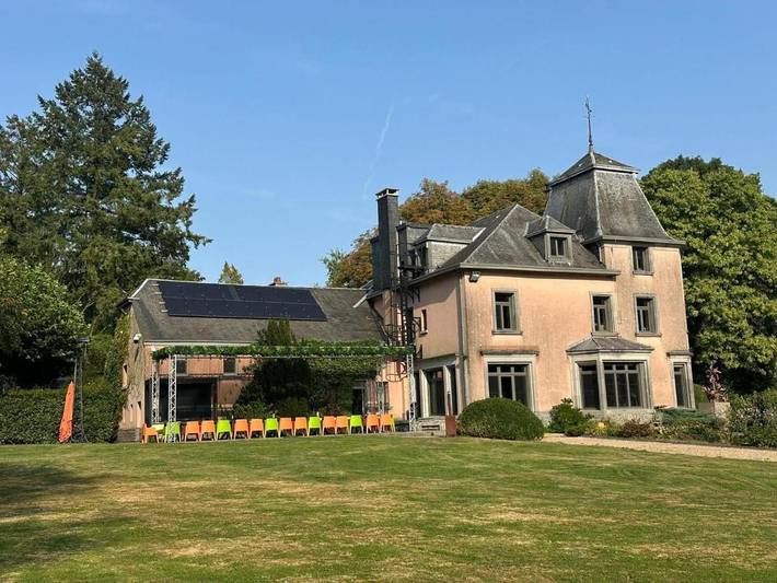 Location de vacances pour 32 personnes, avec sauna et terrasse ainsi que jacuzzi et jardin à Chiny - 2