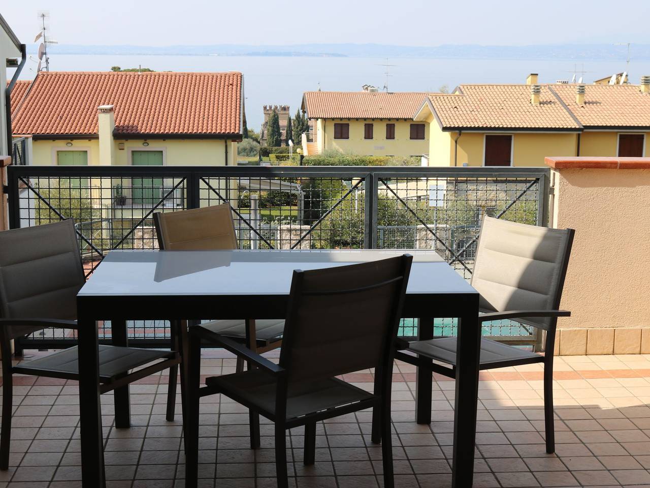 Apartamento entero, Garden Village in Lazise, Montañas Garda