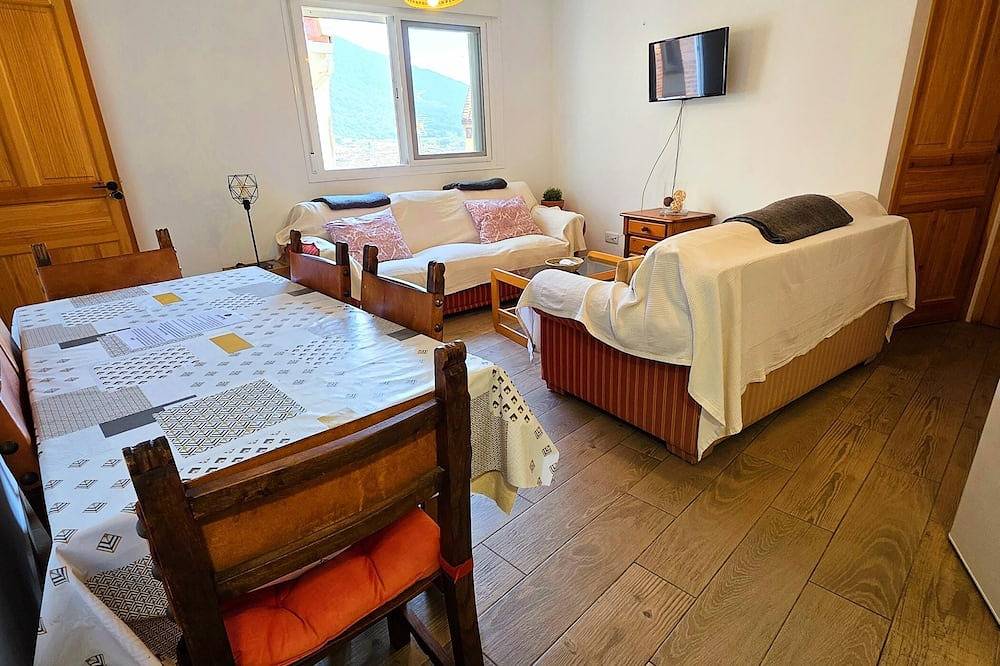 Apartamento entero, V3 Casa del Castillo Vut 1ª planta in La Adrada, Provincia de Ávila
