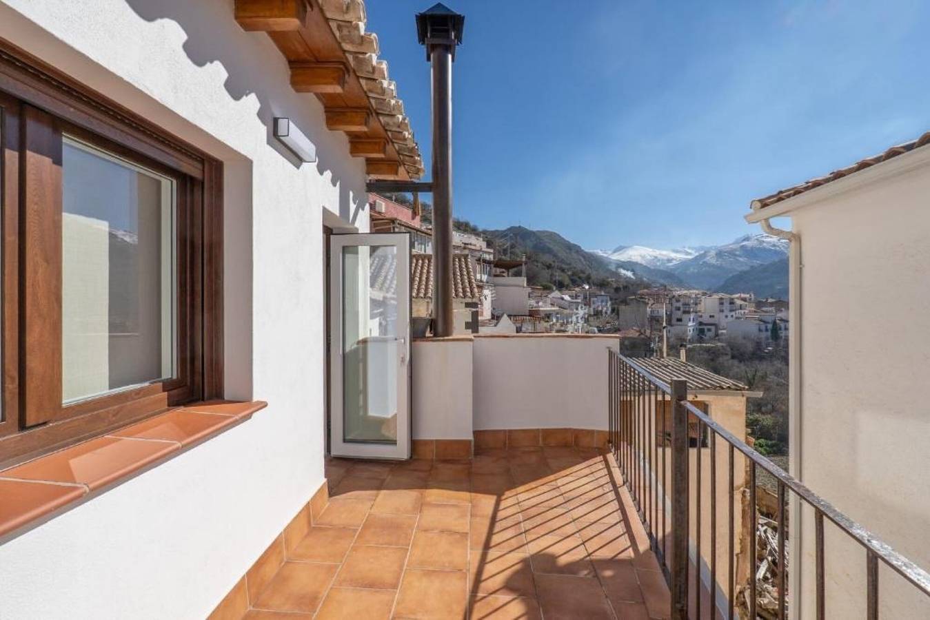 Apartamento entero, Chalet 'Las Casillas' con terraza privada, Wi-Fi y aire acondicionado in Entorno de Sierra Nevada, Güejar Sierra