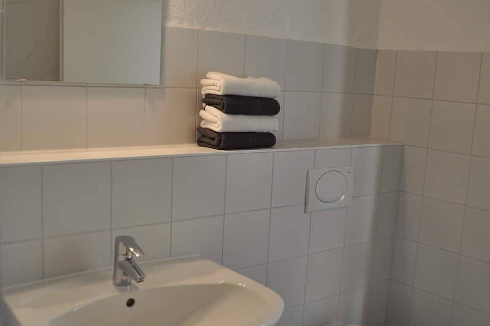 Ganze Wohnung, Gemütliche Ferienwohnung bei Heidelberg mit eigener Terrasse in Waldnähe in Neckargemünd, Kurpfalz
