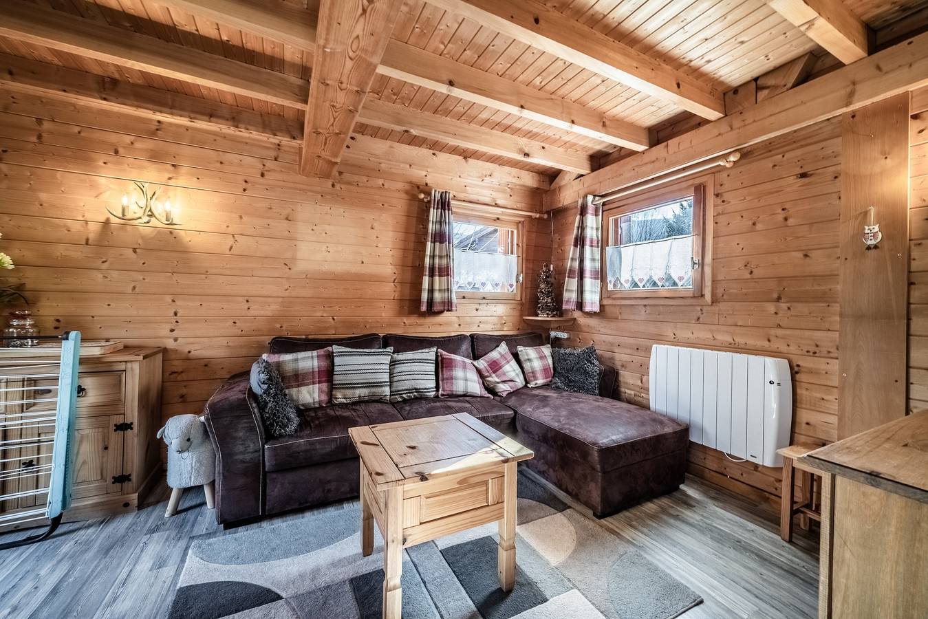 Chalet « 6p - Le Cocon Des Neiges » : vue montagne, terrasse partagée et Wi-Fi in Verchaix, Région de Bonneville