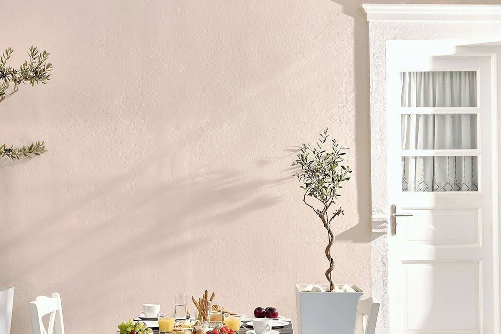 Merovigliosso Budget Studio ground floor in Imerovigli, Santorini