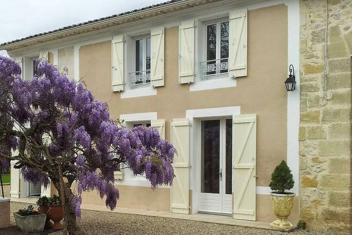 Location de vacances pour 6 personnes, avec jardin à Saint-Magne-de-Castillon