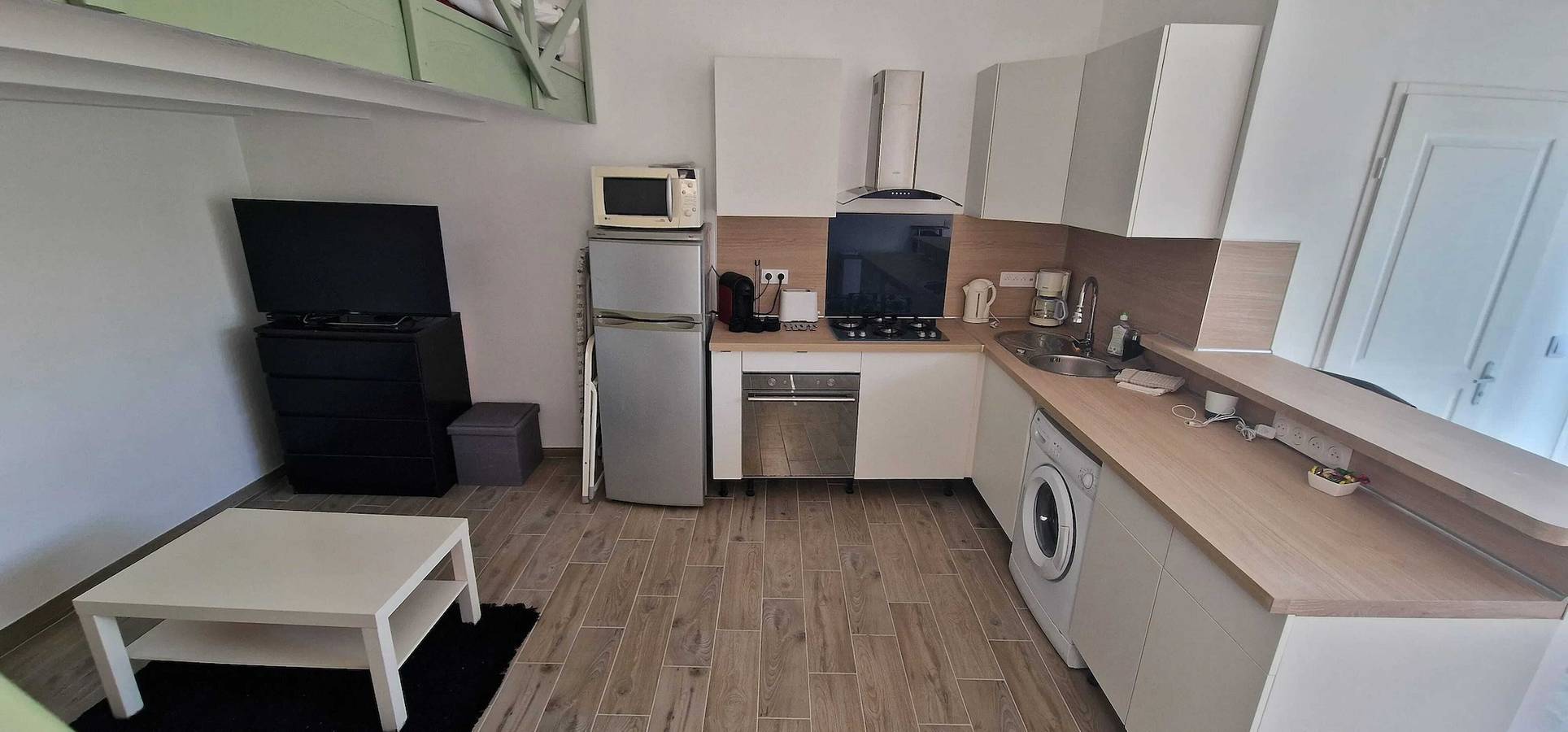 Entire studio, Modern Studio in Cuges-les-Pins - 27 m² with Private Garden in Cuges-les-Pins, Marseille region