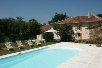 Gîte pour 18 personnes, avec jardin et terrasse, animaux acceptés à Isle (Limoges)
