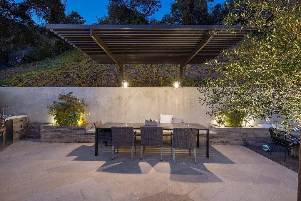 Willow Glen - Hollywood Hills Multi-Level Villa with Elevator, Theater & Pool in Los Angeles, Los Angeles County