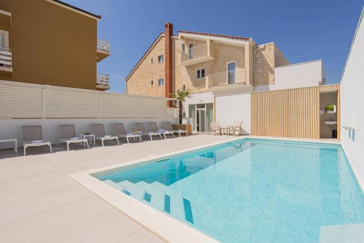 Alojamiento y desayuno para 2 personas, con jacuzzi además de jardín y piscina - 1
