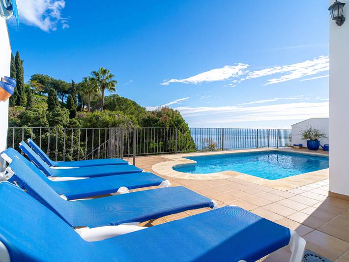 Ferienhaus für 6 Personen, mit Terrasse und Pool in Nerja