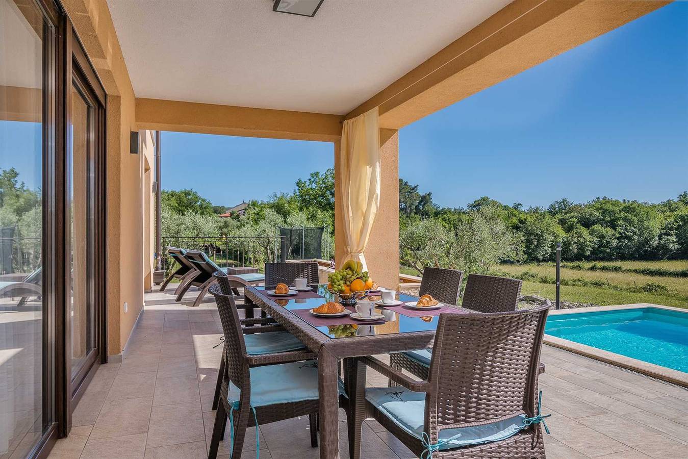 Ganze Wohnung, Apartment Villa Cecilia mit privatem Pool in Krk Stadt, Krk
