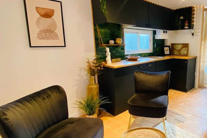 Apartamento entero, Studio le Nid secret. Loveroom in the heart of nature with spa bath and jacuzzi in Jouques, Region de Aix-en-Provence
