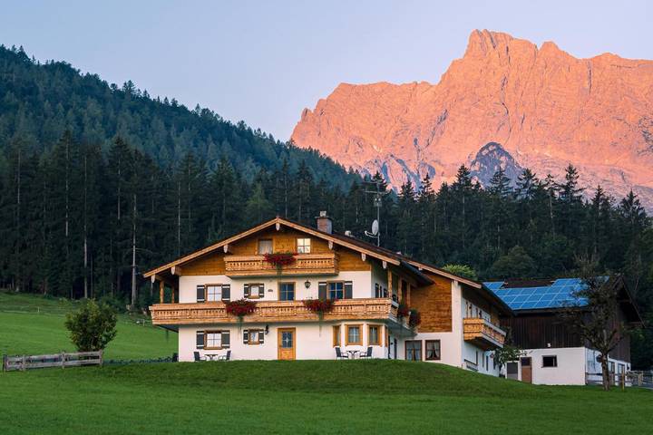 BnB für 5 Personen, mit Sauna und Garten sowie Ausblick in Schönau am Königssee
