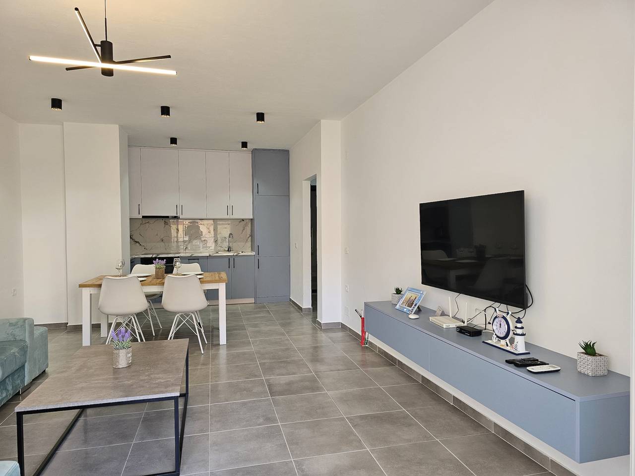 Cały apartament, Apartament wakacyjny dla 3 osób z balkon in Saranda, Wlora