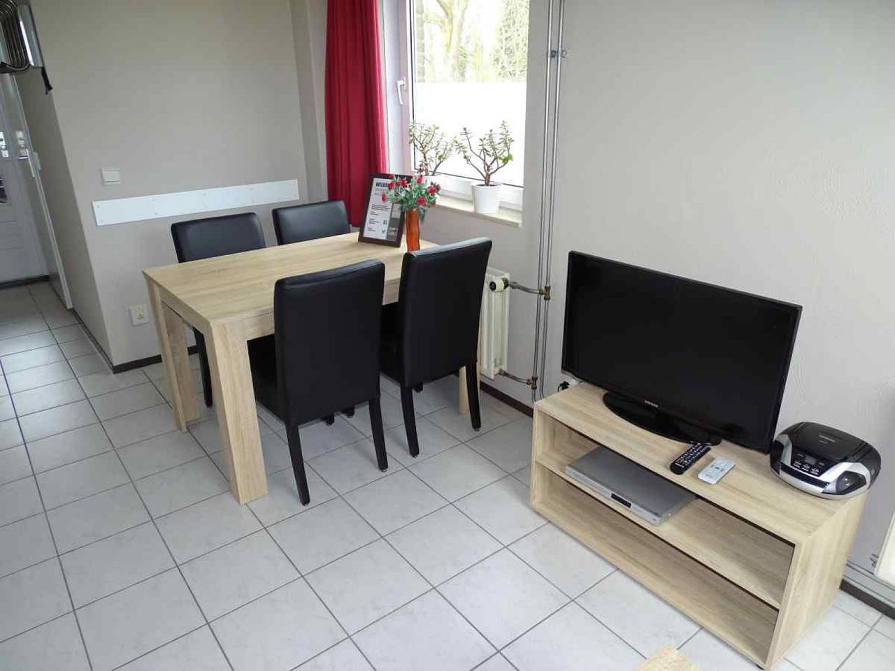 Ganze Wohnung, Geräumiges 4-Personen Ferienapartment nur 800M zum Strand in Oostkapelle. in Oostkapelle, Walcheren