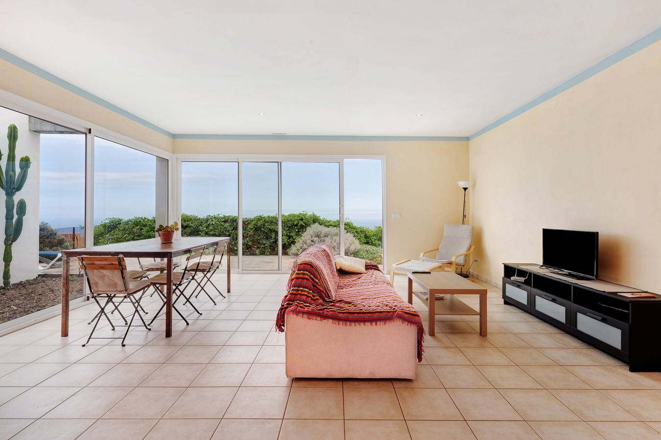 Holiday Home 'Casa Sirius' with Sea View, Private Terrace and Wi-Fi in Tijarafe, La Palma North