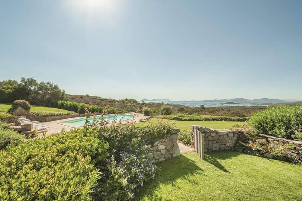 Villa in Costa Smeralda mit Aussicht in Cala di Volpe, Arzachena