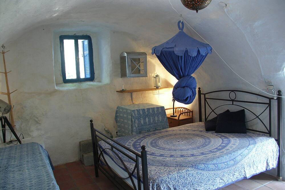 Wunderbares altes Steinhaus, mit Blick auf Meer und Bergen in Peloponnes