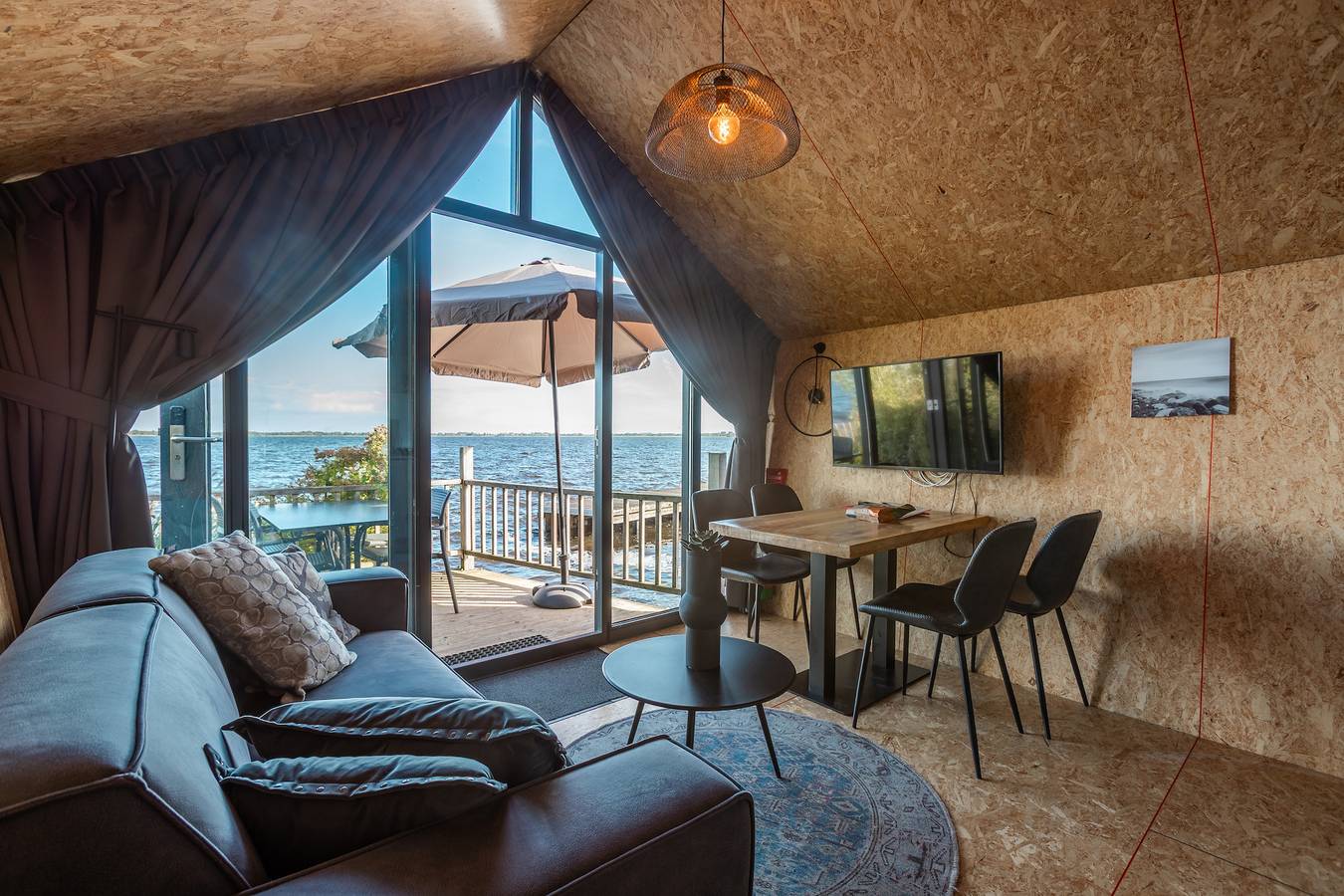 Vakantiepark De Wiedense Meren — Tiny House Hafenblick | 4 Personen in Nationalpark Weerribben-Wieden