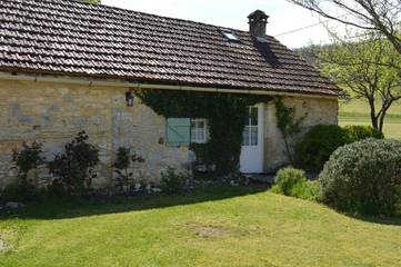 Gîte pour 5 personnes, avec terrasse ainsi que piscine et jardin à Jayac