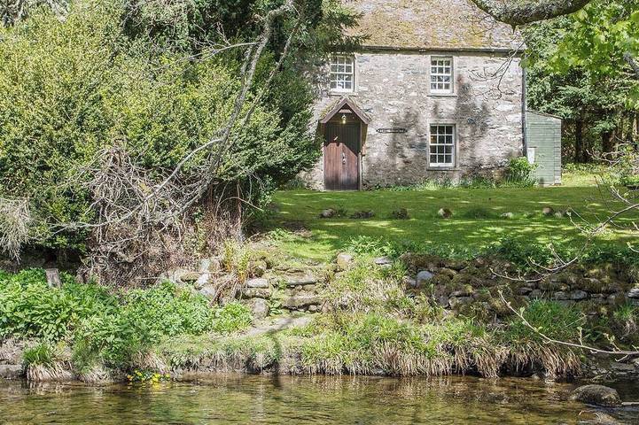 Log cabin for 2 people, with pets in Glenshee