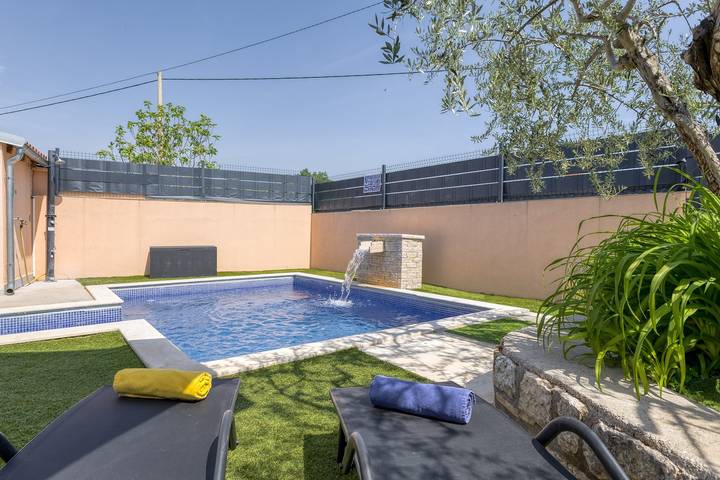 Ferienhaus für 5 Personen, mit Balkon/Terrasse und Garten sowie Pool in Kosinozici - 3