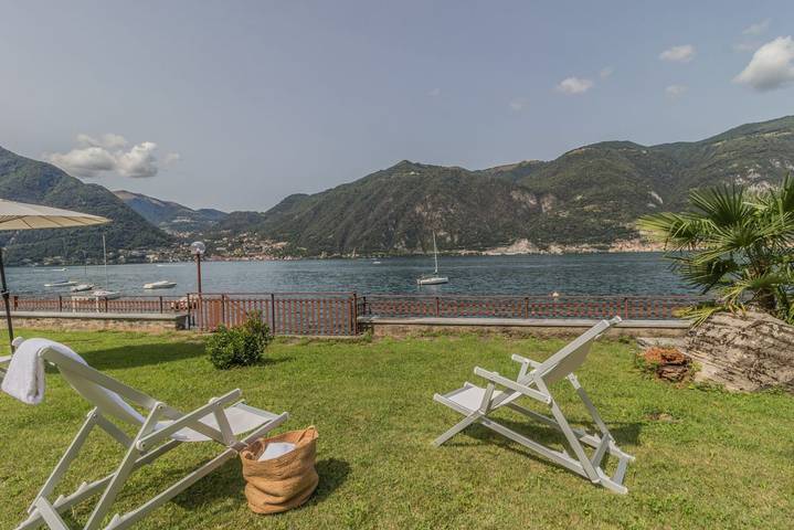 Appartement de vacances pour 2 personnes, avec Balcon/Terrasse et Jardin ainsi que Piscine et Vue sur le lac à Lezzeno