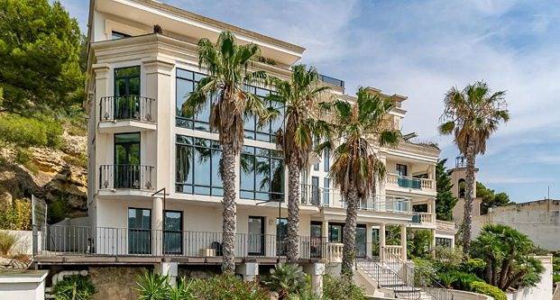 Studio entier, Grand studio terrasse de standing, pleine vue village, proche mer in Carry-le-Rouet, Région d'Istres