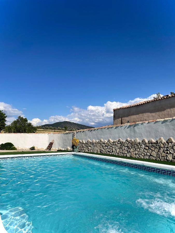 Casa de vacaciones para 11 personas, con vistas además de piscina y jardín - 1