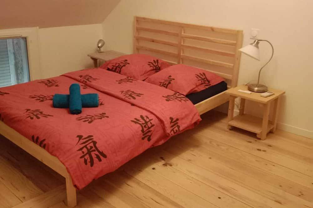 Townhouse with triplex courtyard, quiet location in Montalieu-Vercieu, La Tour-du-Pin und Umgebung