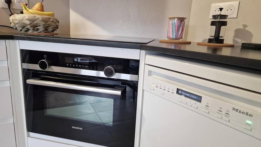 Gîte pour 2 personnes, avec jardin ainsi que vue et terrasse dans Office De Tourisme De Combloux - 2