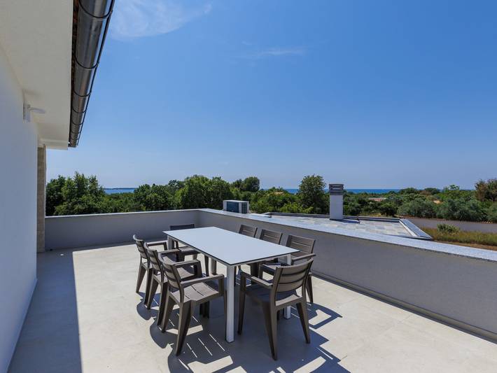 Location de vacances pour 10 personnes, avec piscine ainsi que terrasse et jardin, animaux acceptés à Vodnjan - 3