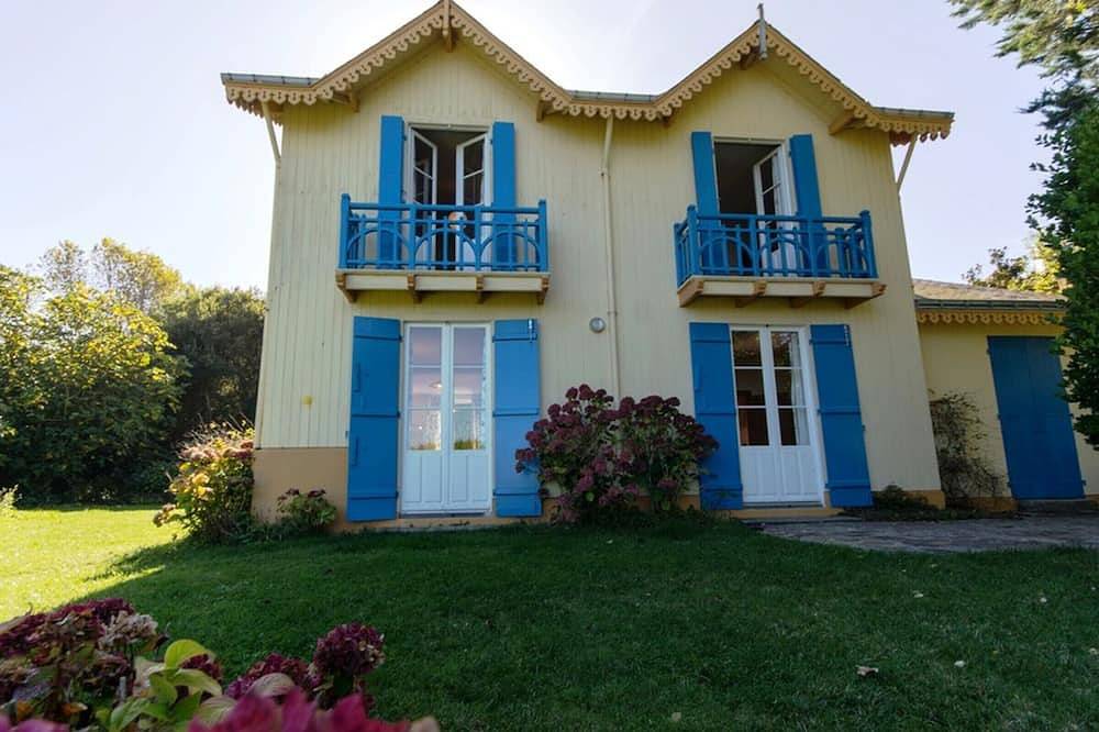 Maison avec jardin et accès direct plage à Le Palais in Le Palais, Côte des Mégalithes