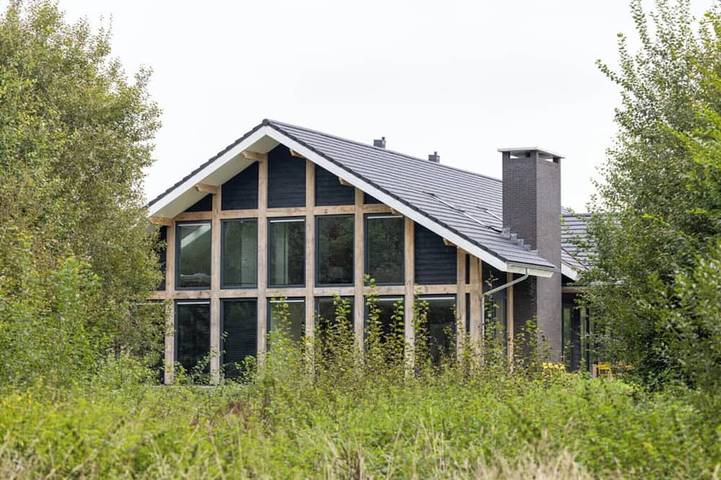 Ferienhaus für 24 Personen, mit Sauna und Terrasse sowie Garten und Pool