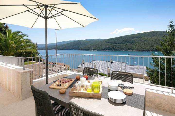 Apartament wakacyjny dla 2 osób, z widok na ocean i taras w Labin