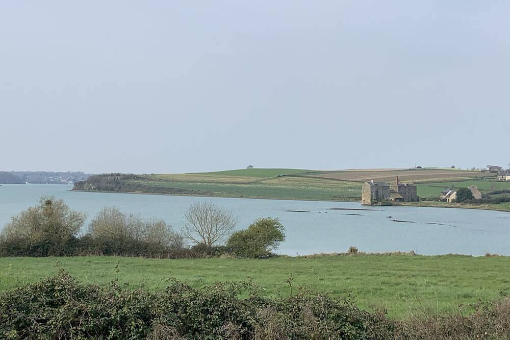 Gite near the banks of the Rance with garden ( 2 adults and 2 children) in Saint-Père, Región de Saint-Malo
