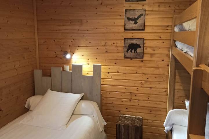 Chalet pour 5 personnes, avec piscine ainsi que terrasse et sauna à Aydat - 2